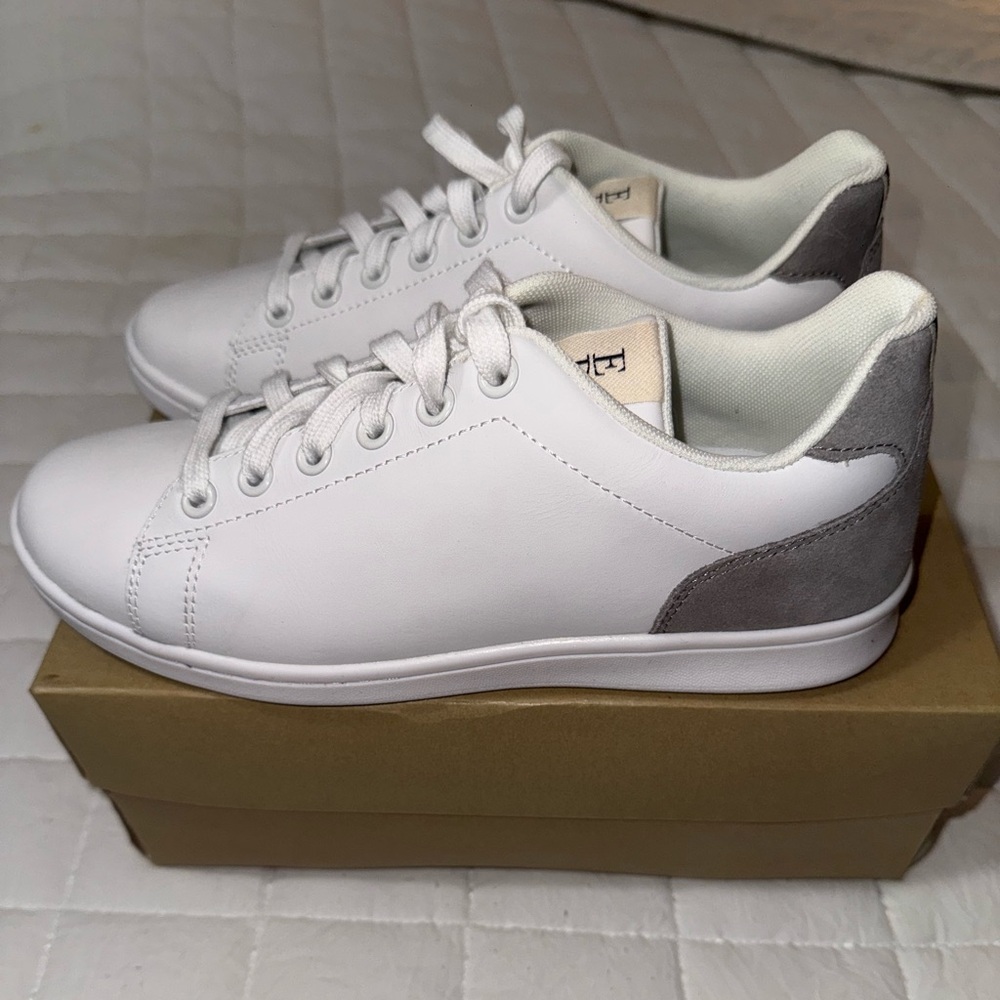 WMNS 8 Wide Brand New Ellen Degeneres ED-Chapala White and Gray Sneakers